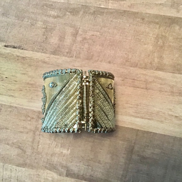 Gold cuff bracelet with rhinestones - Picture 6 of 6